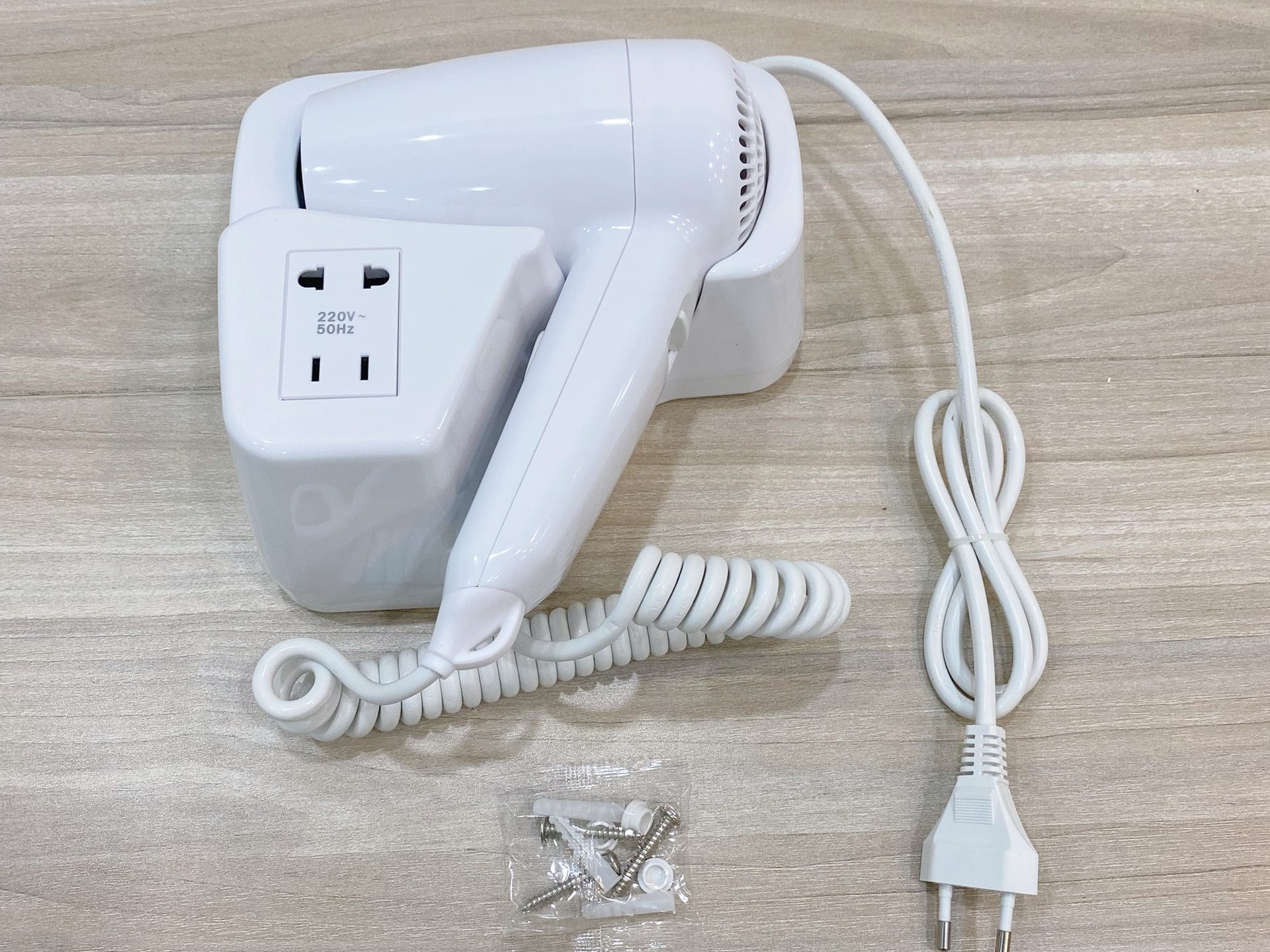 DỤNG CỤ PHÒNG KHÁCH SẠN CHUẨN 3 SAO GỒM NHỮNG GÌ? 3 May say toc gan tuong DB 2101B 6 edited