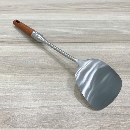 Sạn inox cán gỗ Song Quán mã 186357 – Chất liệu inox sáng bóng, bền đẹp. Dụng cụ chiên xào inox cán gỗ Song Quán 186357 – Thiết kế chắc tay, dễ thao tác.