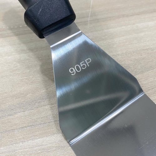Xúc bánh pizza 905P bằng inox chắc chắn, cán nhựa cách nhiệt, tiện dụng cho nhà hàng – quán ăn.