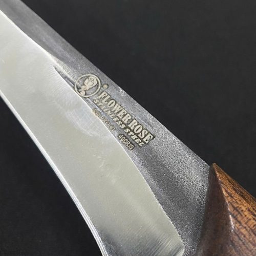 Dao có vân khía đen cán gỗ PRO-61 – lưỡi dao inox sắc bén, cán gỗ sang trọng, phù hợp cho nhà hàng và bếp gia đình cao cấp.