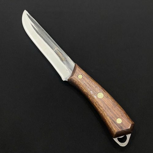 Dao có vân khía đen cán gỗ PRO-62 – lưỡi dao inox chống dính, cán gỗ chắc tay, thiết kế tinh tế cho bếp chuyên nghiệp.
