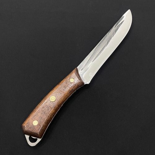Dao có vân khía đen cán gỗ PRO-62 – lưỡi dao inox chống dính, cán gỗ chắc tay, thiết kế tinh tế cho bếp chuyên nghiệp.