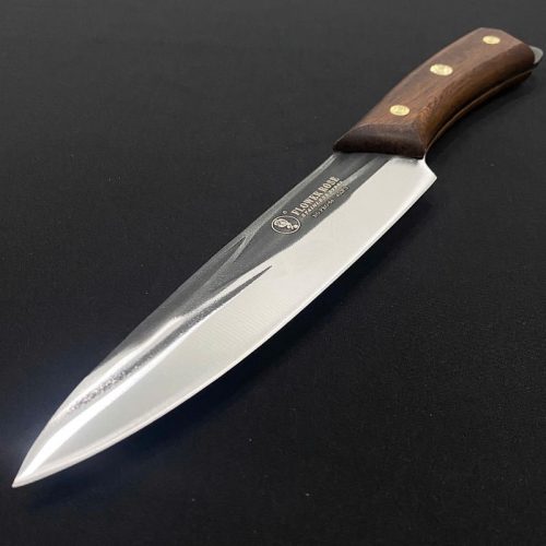Dao có vân khía đen cán gỗ PRO-64 – lưỡi dao inox cao cấp, vân khía chống dính, cán gỗ nâu sang trọng cho thao tác cắt thái mượt mà.