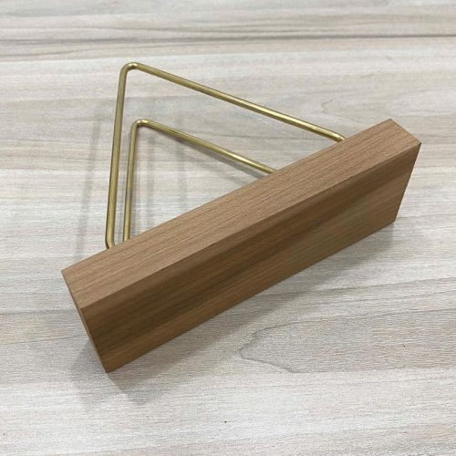 Giá treo khăn giấy tam giác TTH01-1 bằng gỗ màu đậm và khung kim loại vàng