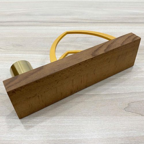 Giá treo khăn giấy TTH05-3 hình vòm cong đôi bằng gỗ màu đậm và kim loại vàng