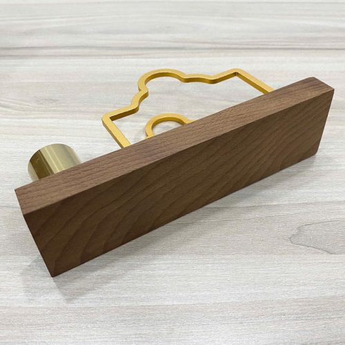 Giá treo khăn giấy TTH03-1 hình mây bằng gỗ màu đậm và kim loại vàng