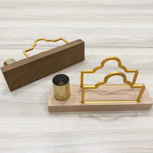 Giá treo khăn giấy TTH03-1 hình mây bằng gỗ màu đậm và kim loại vàng
