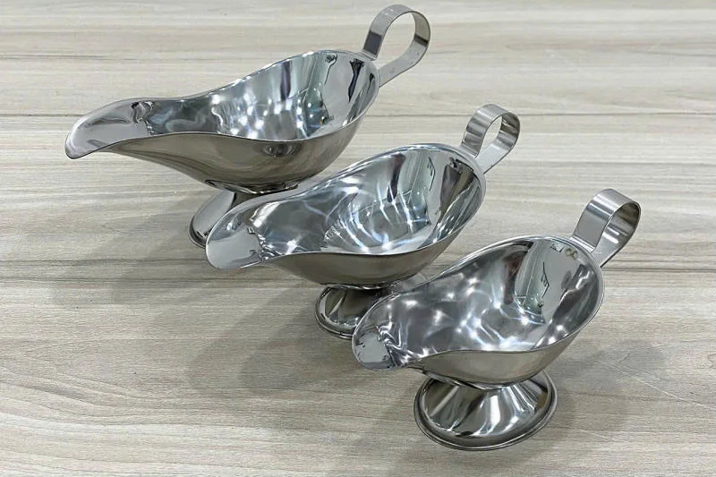 THUYỀN RÓT SỐT INOX: CHI TIẾT NHỎ TẠO NÊN SỰ CHUYÊN NGHIỆP TRONG PHỤC VỤ NHÀ HÀNG 6 image 4 edited