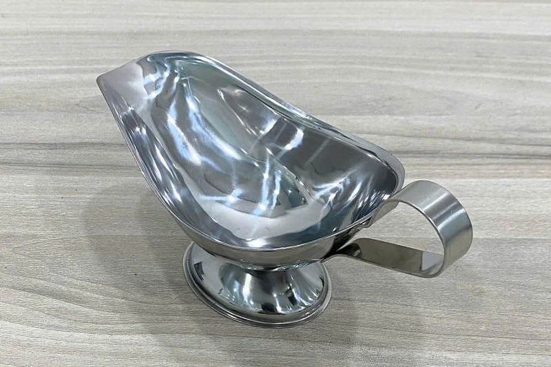 THUYỀN RÓT SỐT INOX: CHI TIẾT NHỎ TẠO NÊN SỰ CHUYÊN NGHIỆP TRONG PHỤC VỤ NHÀ HÀNG 3 image 5 edited