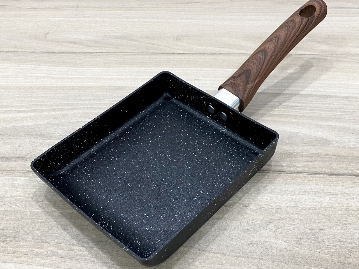 CHIÊN ÁP CHẢO VÀNG MẶT CHỐNG DÍNH, NHIỀU KHÁCH HÀNG LỰA CHỌN MẪU CHẢO CN CÁN GỖ 1518 VÌ LÊN NHIỆT NHANH VÀ NHẸ TAY 2 image 91 edited